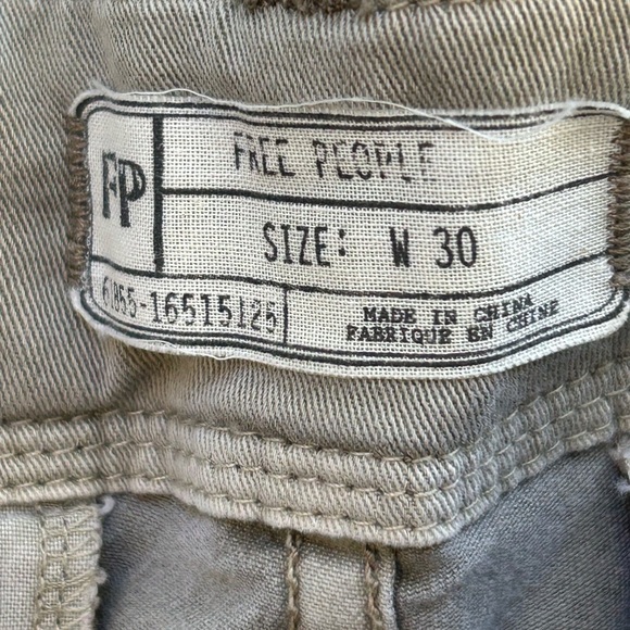 Free People Khaki Shorts, size 30 - Picture 3 of 7